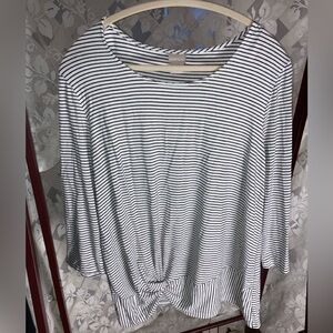 Chicos 3/4 sleeve white T w black stripe & side knot detail at hem sz 3 (XL)